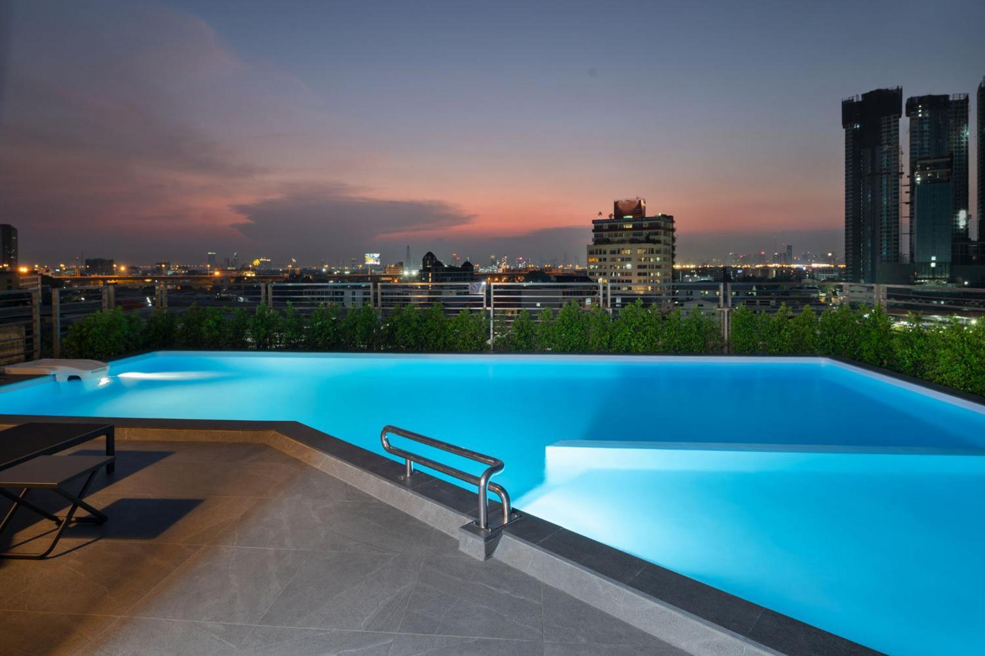 Hotel Lumen Bangkok Udomsuk Station Exterior foto