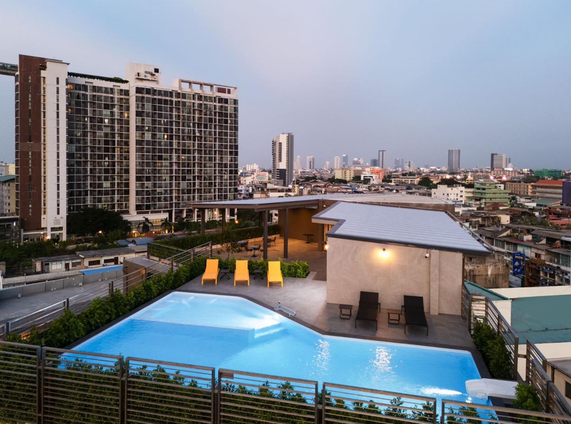 Hotel Lumen Bangkok Udomsuk Station Exterior foto